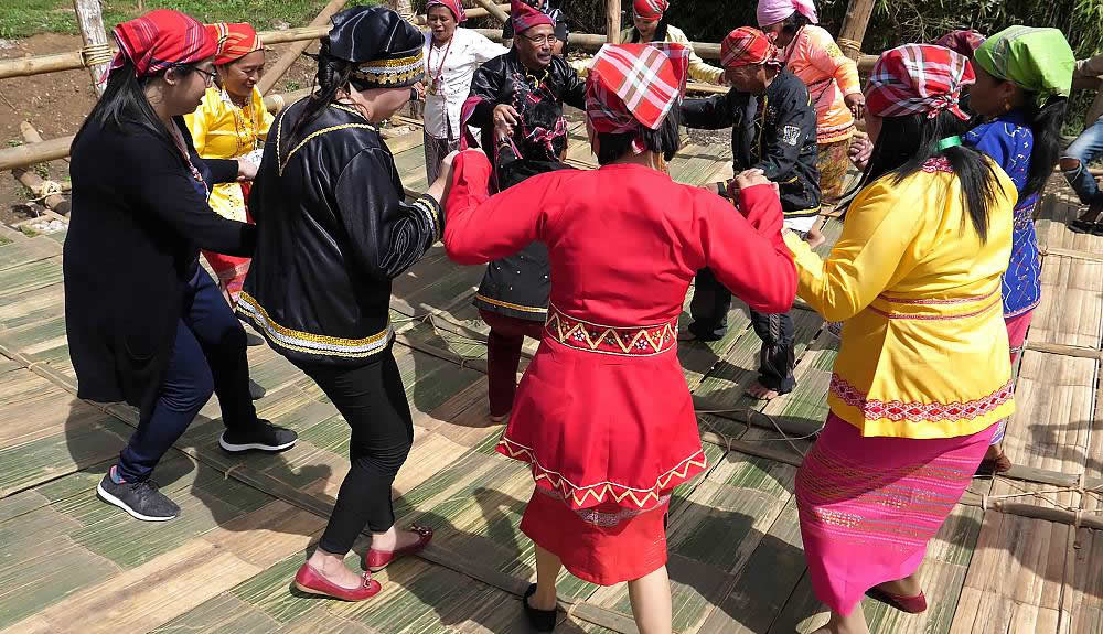 Buklog ritual de acción de gracias del pueblo subanen - Filipinas Buklog ritual de acción de gracias del pueblo subanen - Filipinas